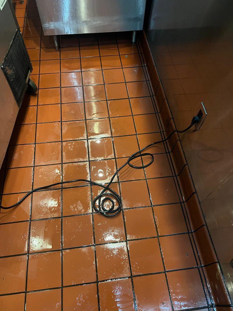 deep-cleaning-kitchen-floors